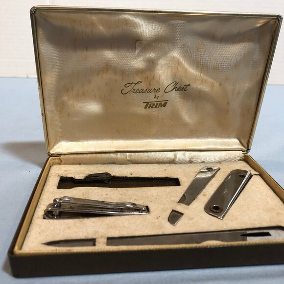 VINTAGE 4 Pc Nail Set Treasure Chest by Trim - SOME RUST #UPST - Picture 1 of 3
